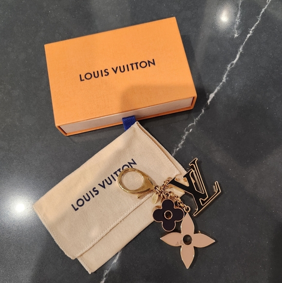 Louis Vuitton Fleur De Monogram Bag Charm - Picture 3 of 8